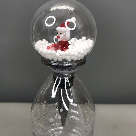 CHRISTMAS SANTA SNOW GLOBE WINE BOTTLE PLUG STOPPER - Picture 2 of 4